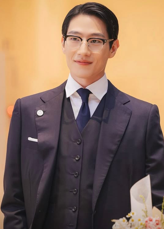 Steve Noh as Min Jeong U